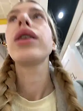 kira_mia's Webcam Show