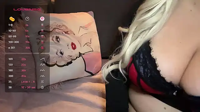 Nocturnegoddess' Webcam Show