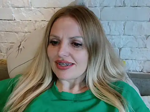 Angel_girllovemy's Webcam Show