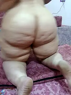 Mama_Queeen Adlı Modelin Canlı Seks Kamerası Şovu