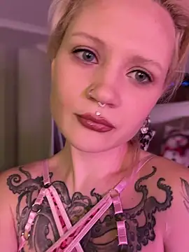 Онлайн секс-шоу TeaseKitten-