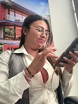 LIZ-06_'s Live Sex Cam Show