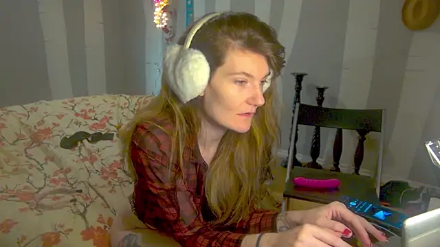 YourFavCanadianMILF's Webcam Show