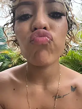 MystiqueXXX's Webcam Show