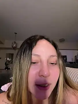 yourlilsecreet's Live Sex Cam Show