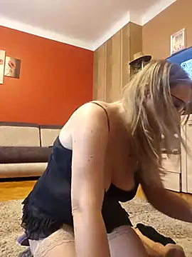 Seks show uživo modela BLONDKICIA1 na kameri