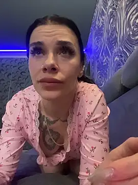 Pokazy przed seks kamerką na żywo – Queen_of_pain