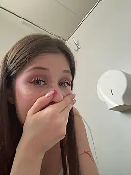 Онлайн секс-шоу mmelicious