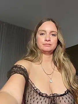 Show de Sophie_Raegan na webcam