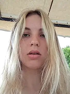 Elnonoykeila77's Webcam Show