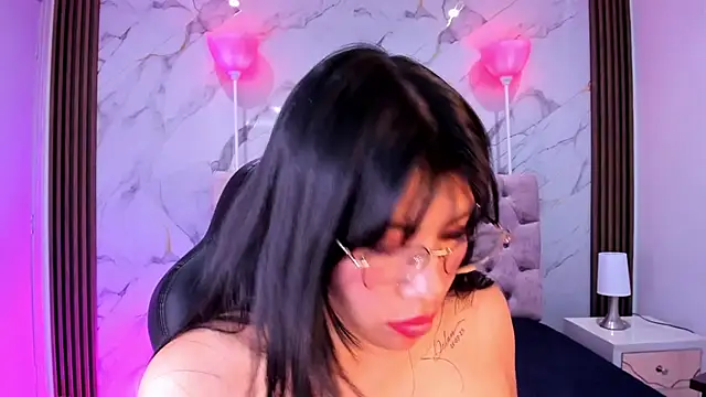 EsmeraldaChantre's Live XXX Chat