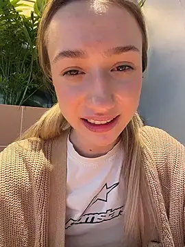 Lia__Love's Webcam Show