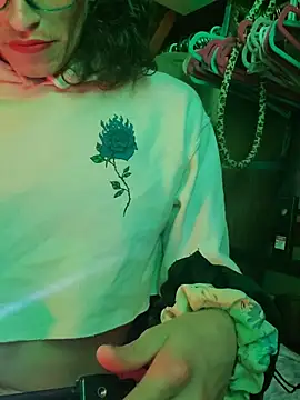 gurlnips Webcam Show