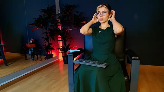 MyMayte's Live XXX Chat