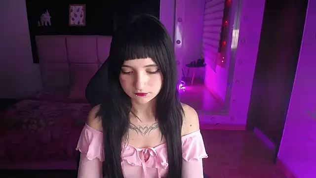 _Charlotte_Collins_'s Live XXX Chat