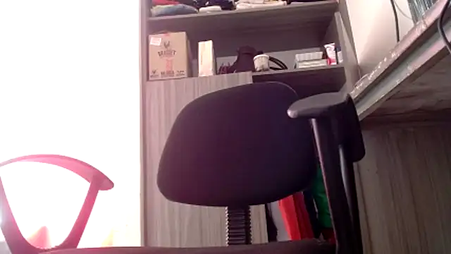 nicolle_milf1978's Webcam Show