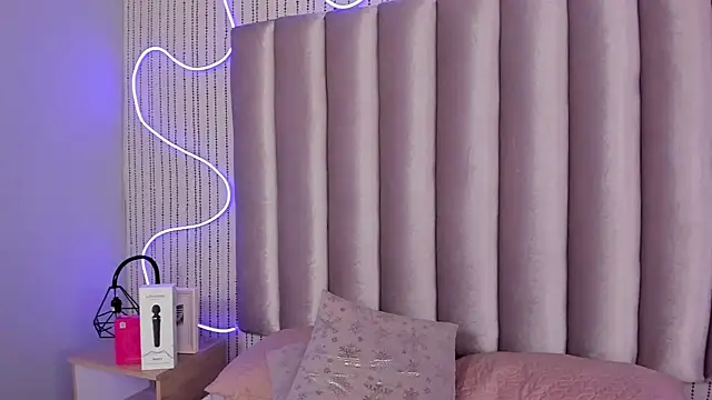 SamanthaPeachss' Webcam Show