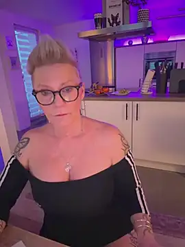 Show modela German_Milf na web-kameri