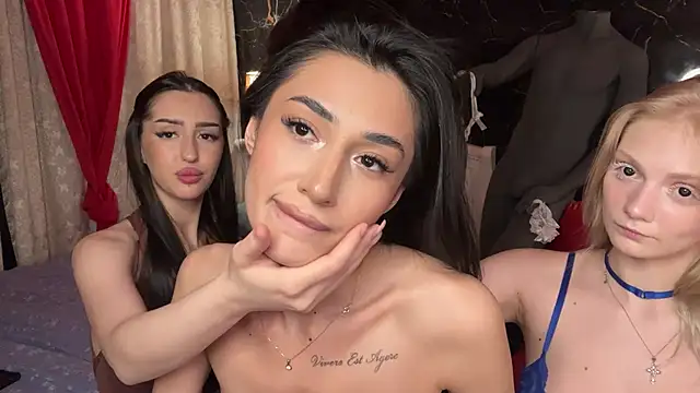 Show modela alissadreams na web-kameri