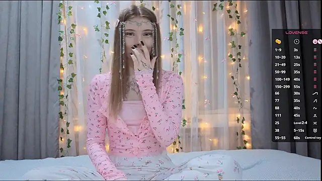 CarolinePepper's Webcam Show