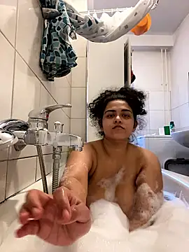 Show modela Curvydesifromgermany na web-kameri