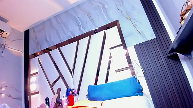 lola_hornei's Webcam Show