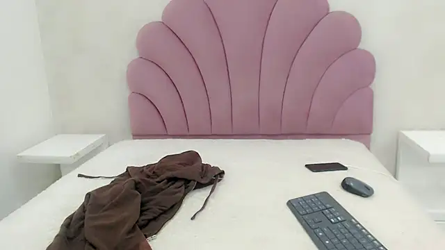 horny_bri_ 웹캠 쇼