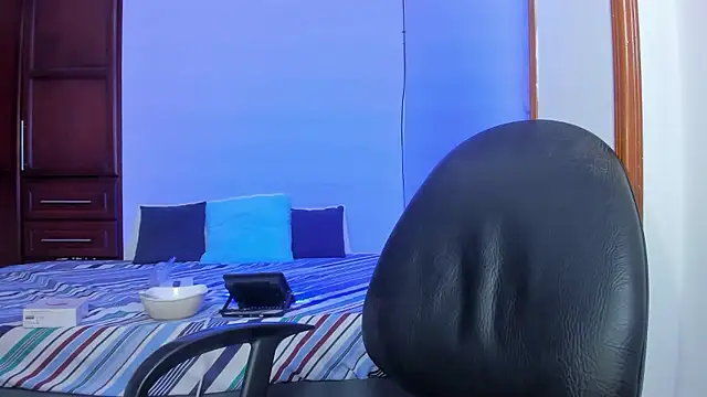 iris_torrez_'s Live XXX Chat