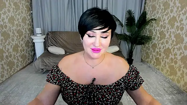 KiraTempt's Live XXX Chat