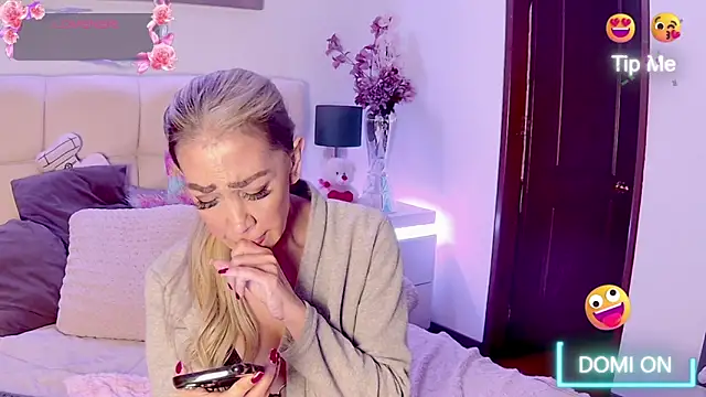 EvelinaGrey's Live XXX Chat