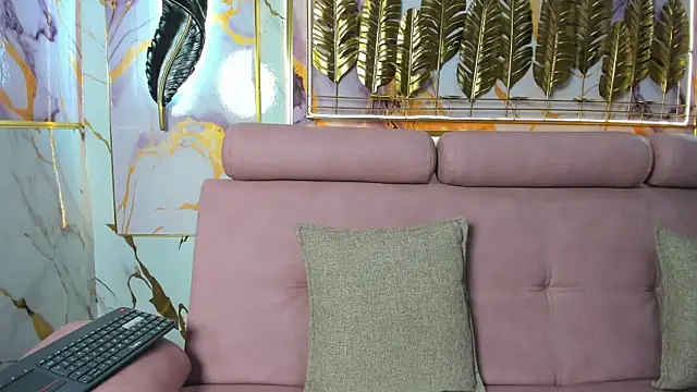 GoldenMusee_'s Live XXX Chat