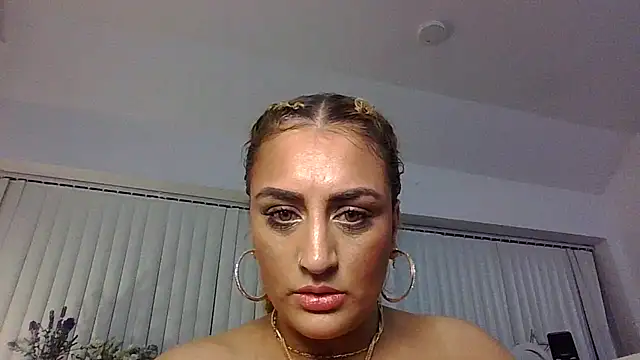 KiraBestxo's Webcam Show