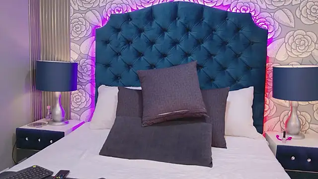 TaniaBlaze's Live XXX Chat