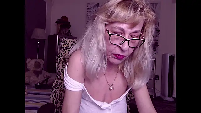 HornyMilf_555のウェブカメラショー