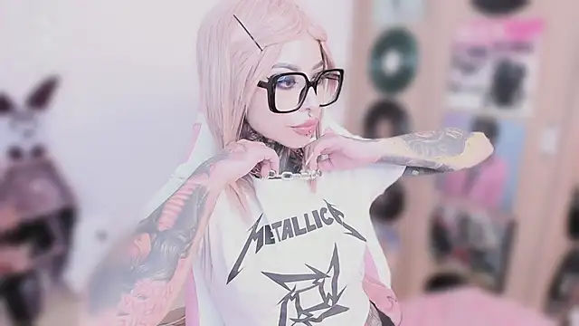 NikkiRamone's Live XXX Chat