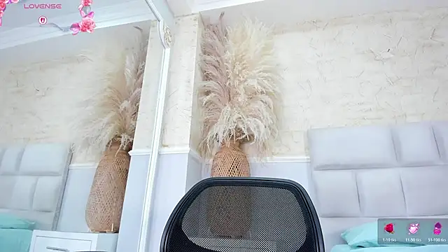 ScarletEvanss_'s Webcam Show