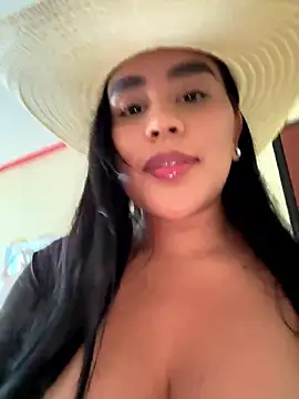 laure_torres' Webcam Show