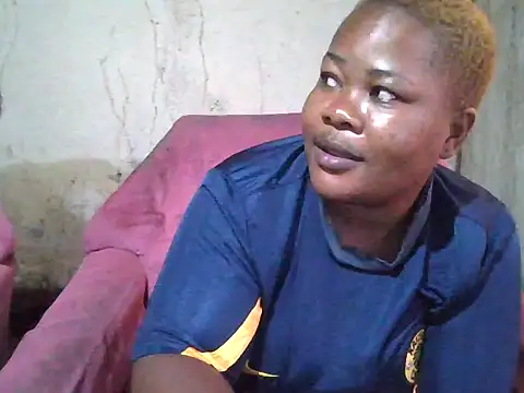 Bustyass93's Live XXX Chat