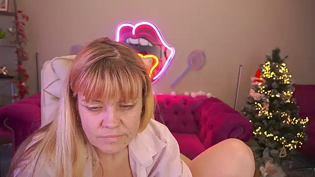 BellaLaPetit's Live XXX Chat