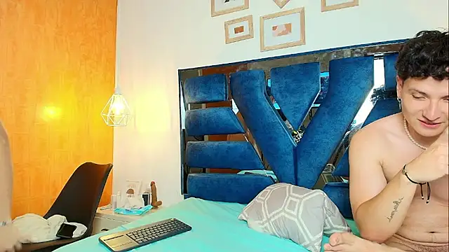 Zoe_And_Dylan_'s Live XXX Chat