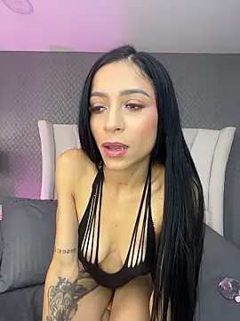 LaraSaint's Live XXX Chat