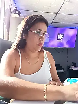 Latina_sexy1's Live XXX Chat