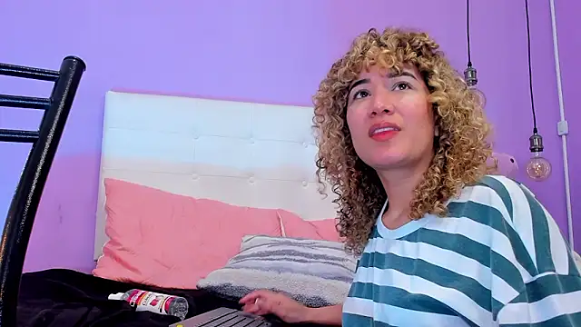 Charlotte11-11's Live XXX Chat