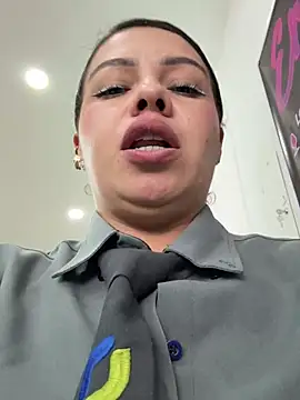 Ariana-07's Live XXX Chat