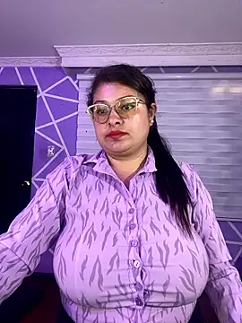 MiiaaJoness' Live XXX Chat