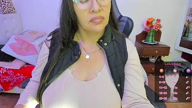 esmeralda_milf's Webcam Show