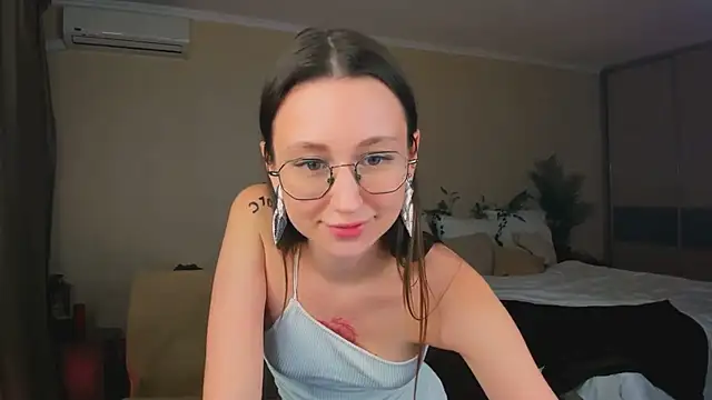 YourLovellyStoryのウェブカメラショー