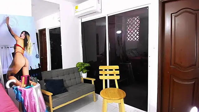 zou_quira's Webcam Show