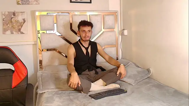 Curlystartt's Webcam Show