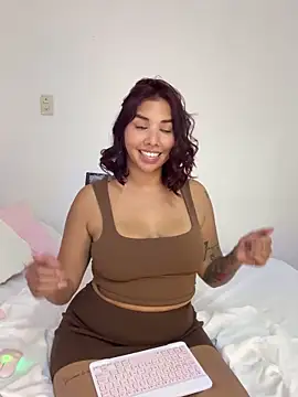 LucyMartelli: онлайн-секс-чат